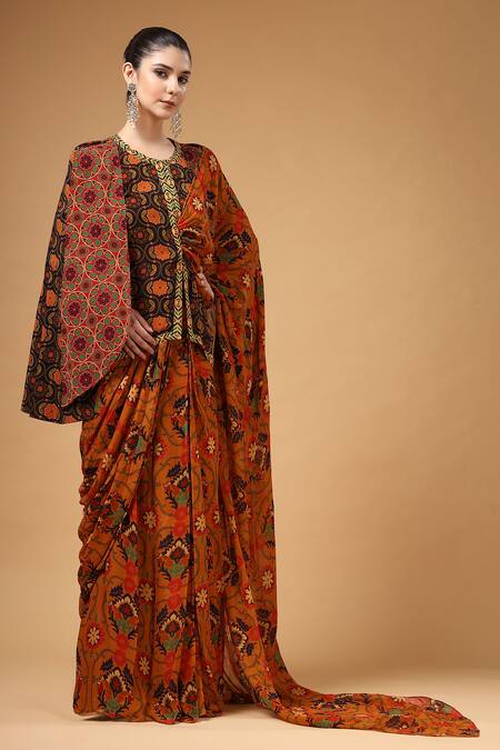 Gazab by Miku Kumar_Brown Organza Round Neck Ravya Print Pre-draped Saree And Blouse Set _at_Aza_Fashions