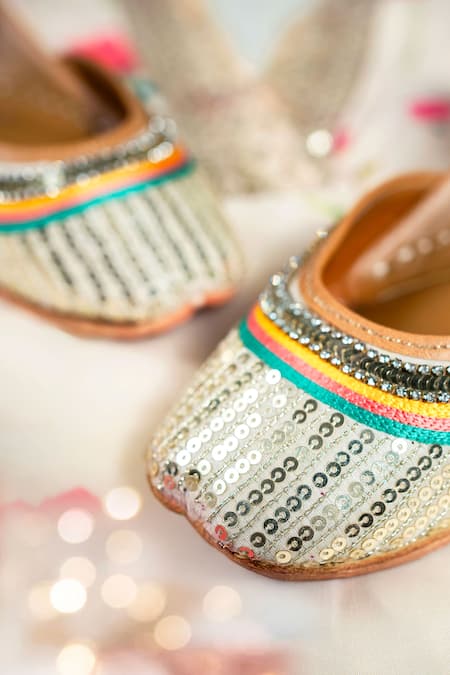 Loryphilory_Ivory Zariya Embroidered Juttis _Online_at_Aza_Fashions