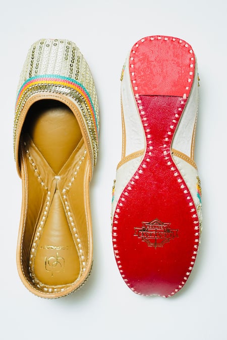 Loryphilory Zariya Embroidered Juttis 