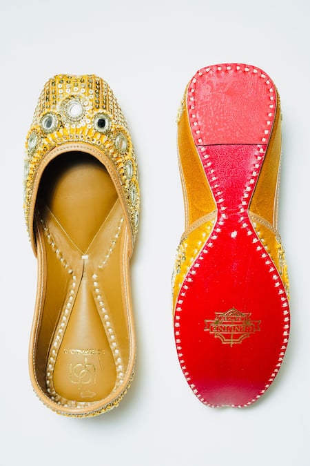 Loryphilory Haldiya Embroidered Juttis 