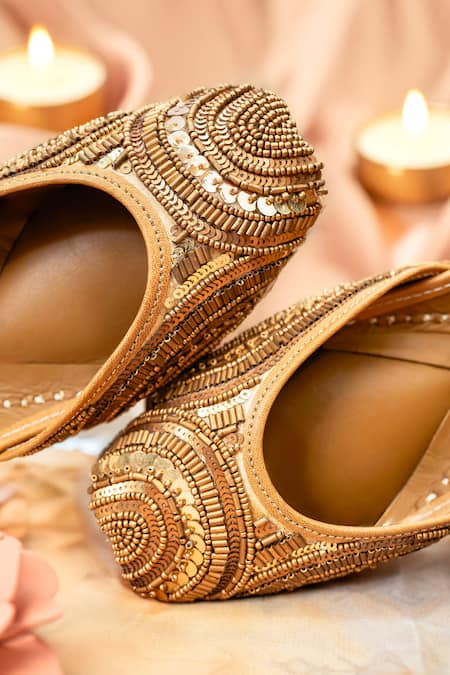 Loryphilory_Gold Sunheri Shaan Embroidered Juttis _at_Aza_Fashions
