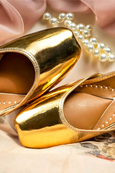 Buy_Loryphilory_Gold Embroidered Juttis _Online_at_Aza_Fashions