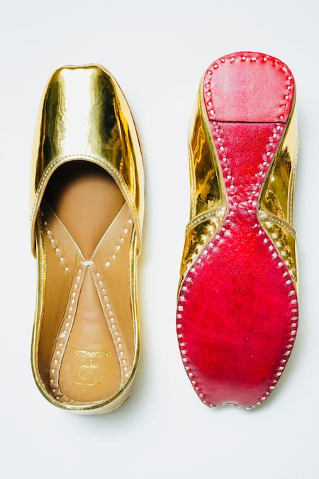 Loryphilory Goldust Embroidered Juttis 