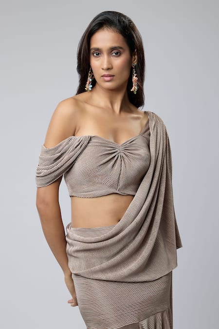 Naina Seth_Brown Sweetheart Neck Pleated Pre-draped Skirt Saree With Blouse _Online_at_Aza_Fashions