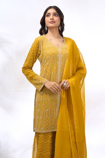Samyukta Singhania Yellow Georgette Embroidery V-neck Geometric Kurta Set Online at Aza Fashions Samyukta Singhania_Yellow Georgette Embroidery V-neck Geometric Kurta Set _Online_at_Aza_Fashions