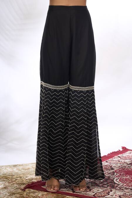Samyukta Singhania Black Georgette Embroidery V-neck Geometric Kurta Set Online at Aza Fashions Samyukta Singhania_Black Georgette Embroidery V-neck Geometric Kurta Set _Online_at_Aza_Fashions