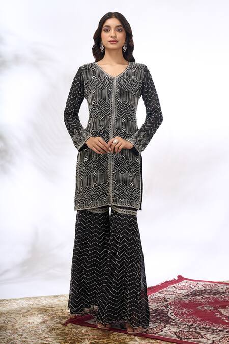 Buy Samyukta Singhania Black Georgette Embroidery V-neck Geometric Kurta Set Online at Aza Fashions Buy_Samyukta Singhania_Black Georgette Embroidery V-neck Geometric Kurta Set _Online_at_Aza_Fashions