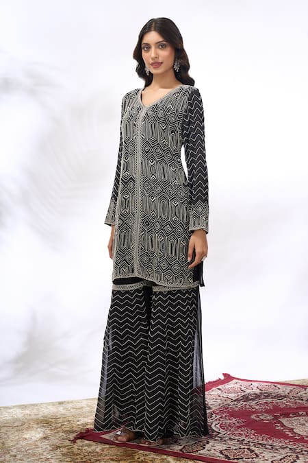 Shop Samyukta Singhania Black Georgette Embroidery V-neck Geometric Kurta Set Online at Aza Fashions Shop_Samyukta Singhania_Black Georgette Embroidery V-neck Geometric Kurta Set _Online_at_Aza_Fashions