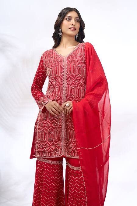 Samyukta Singhania_Red Georgette Embroidery V-neck Kurta And Sharara Set _Online_at_Aza_Fashions