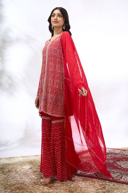 Samyukta Singhania_Red Georgette Embroidery V-neck Kurta And Sharara Set _at_Aza_Fashions