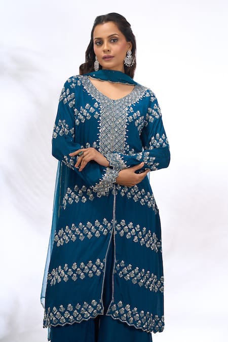Shop Samyukta Singhania Blue Georgette Embroidery, Sequins V-neck Work Kurta Set Shop_Samyukta Singhania_Blue Georgette Embroidery, Sequins V-neck Work Kurta Set