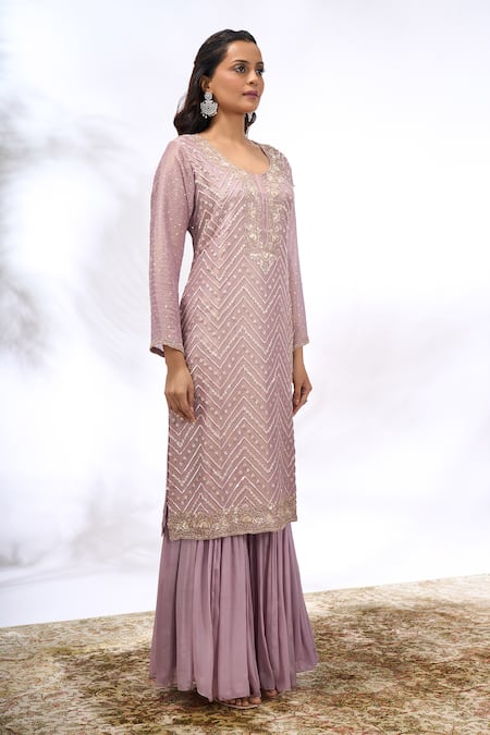 Samyukta Singhania_Lilac Georgette Embroidery Split V-neck Chevron Work Kurta Set _at_Aza_Fashions