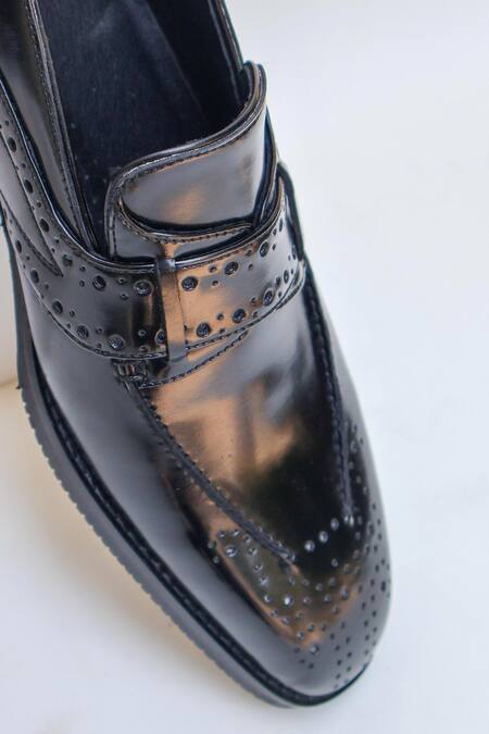 Shradha Hedau Footwear Couture Black Lucus Brogue Detail Moccasins at Aza Fashions Shradha Hedau Footwear Couture_Black Lucus Brogue Detail Moccasins _at_Aza_Fashions