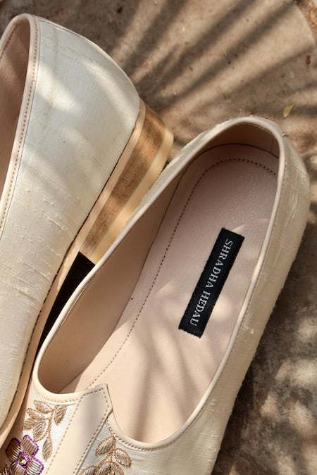 Buy Shradha Hedau Footwear Couture Beige Aaryan Floral Embroidered Mojadi Online at Aza Fashions Buy_Shradha Hedau Footwear Couture_Beige Aaryan Floral Embroidered Mojadi _Online_at_Aza_Fashions