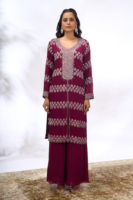 Shop_Samyukta Singhania_Pink Georgette Embroidery, Zari V-neck Geometric Work Kurta Set _Online_at_Aza_Fashions