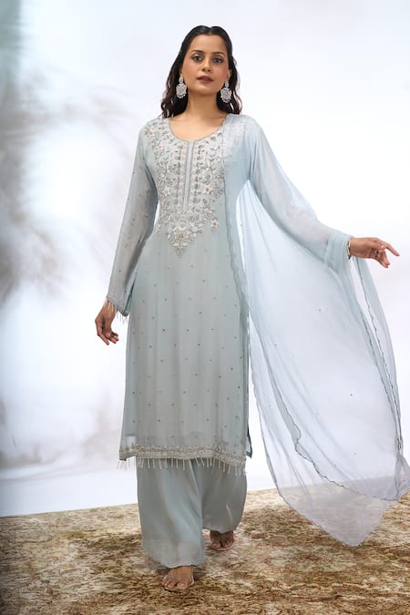 Samyukta Singhania_Blue Georgette Embroidery, Beads V-neck Floral Kurta Set _at_Aza_Fashions