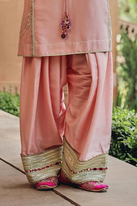 Ajiesh Oberoi_Peach Organza Embroidery, Mirrors, Tassels, Sunehri Shaam Kurta Salwar Set _Online_at_Aza_Fashions