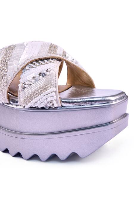 Buy_Anaar_Off White Sequins, Beads, Embroidery Silver Lining Wedges 