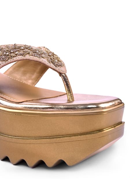Buy_Anaar_Gold Embroidery, Beads, Pearls Stardom Wedge Sandals 