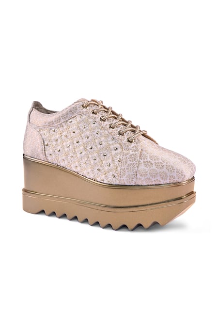 Anaar_Off White Pitara Wedge Embroidered Sneakers _Online_at_Aza_Fashions