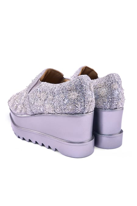 Anaar_Silver Mehfil Wedge Embroidered Sneakers _at_Aza_Fashions