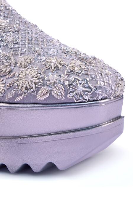 Buy_Anaar_Silver Mehfil Wedge Embroidered Sneakers 
