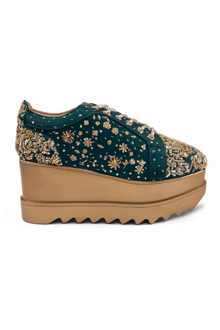 Anaar_Green Pathaka Wedge Embroidered Sneakers _Online_at_Aza_Fashions