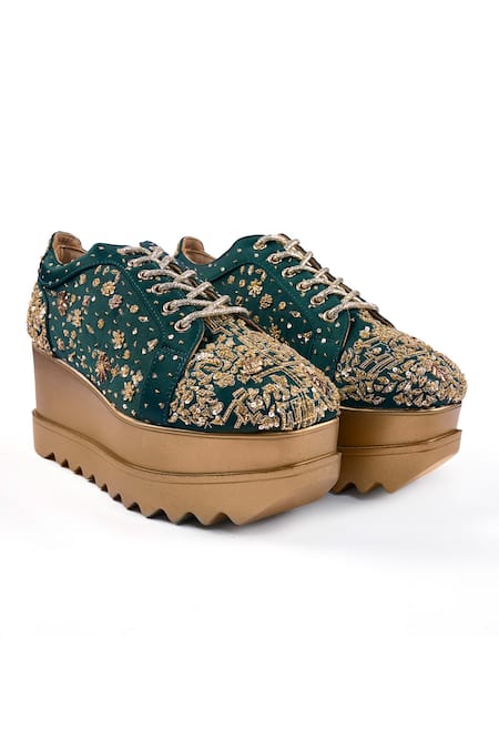 Anaar_Green Pathaka Wedge Embroidered Sneakers _at_Aza_Fashions