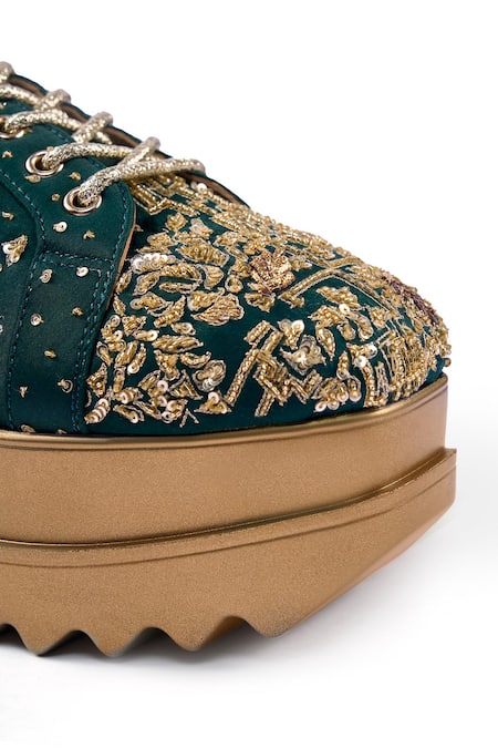 Buy_Anaar_Green Pathaka Wedge Embroidered Sneakers 