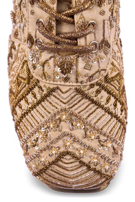 Buy_Anaar_Gold Loveletter Wedge Embroidered Sneakers 