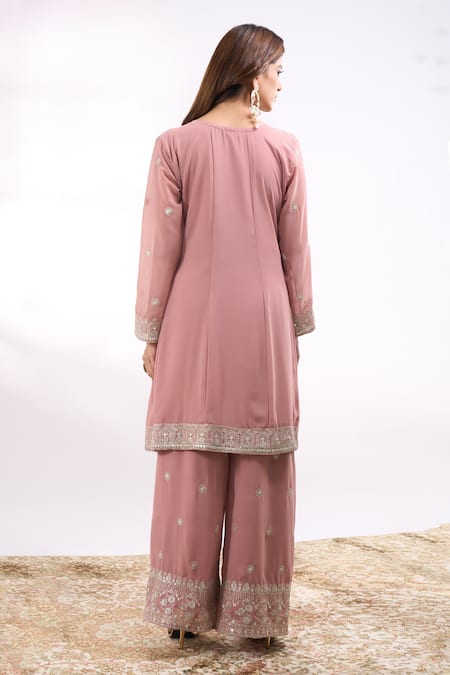 Alaya Advani Flower Embroidered Kurta Set 