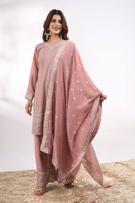 Alaya Advani_Pink Georgette Embroidery, Zari, Sequins V-neck Flower Kurta Set _at_Aza_Fashions