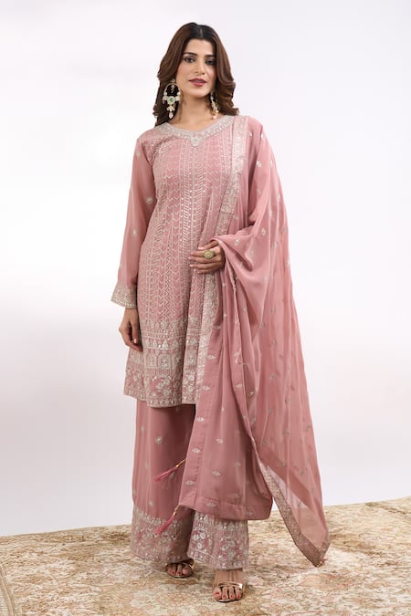 Alaya Advani Flower Embroidered Kurta Set 
