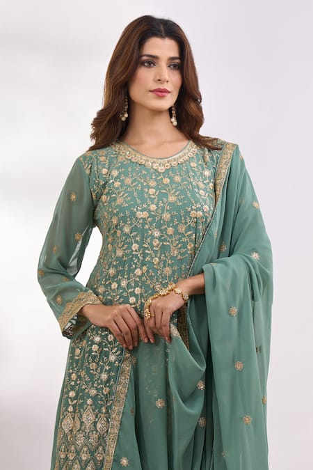 Buy_Alaya Advani_Blue Georgette Embroidery, Metallic Thread, Zari V-neck Floral Kurta Set _Online_at_Aza_Fashions