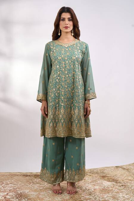 Alaya Advani_Blue Georgette Embroidery, Metallic Thread, Zari V-neck Floral Kurta Set _at_Aza_Fashions