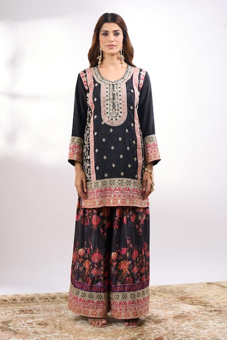 Alaya Advani_Black Georgette Embroidery V-neck Floret Kurta Sharara Set _Online_at_Aza_Fashions