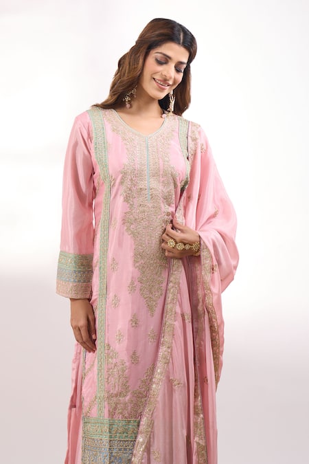 Alaya Advani_Pink Georgette Embroidery V-neck Flower Kurta Palazzo Set _Online_at_Aza_Fashions