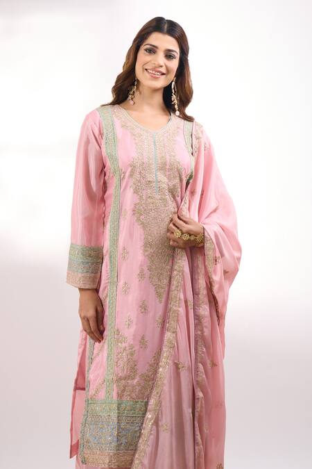 Alaya Advani_Pink Georgette Embroidery V-neck Flower Kurta Palazzo Set _at_Aza_Fashions