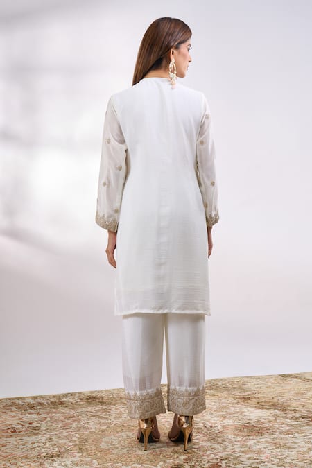 Shop_Alaya Advani_White Georgette Embroidery, Zari V-neck Floret Kurta Pant Set _at_Aza_Fashions