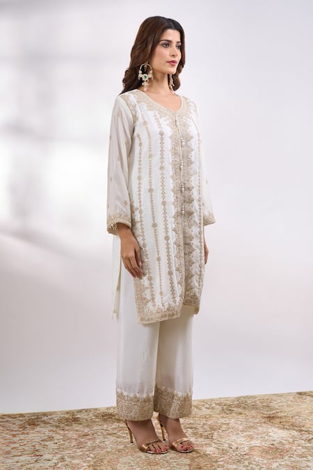Buy_Alaya Advani_White Georgette Embroidery, Zari V-neck Floret Kurta Pant Set _Online_at_Aza_Fashions