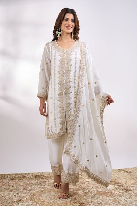 Buy_Alaya Advani_White Georgette Embroidery, Zari V-neck Floret Kurta Pant Set 