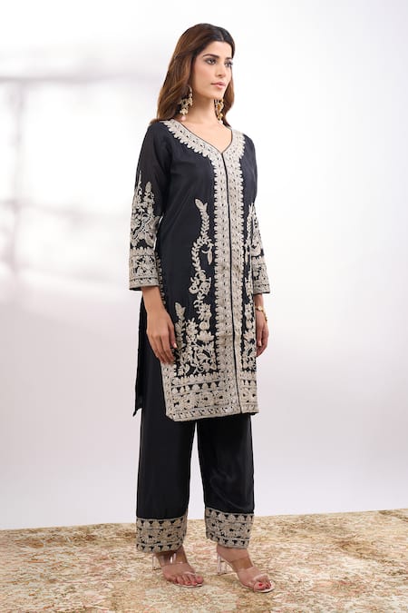 Shop_Alaya Advani_Black Georgette Embroidery V-neck Flora Kurta Pant Set _Online_at_Aza_Fashions