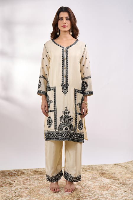 Buy Alaya Advani White Georgette Embroidery Split V-neck Flower Kurta Pant Set Buy_Alaya Advani_White Georgette Embroidery Split V-neck Flower Kurta Pant Set