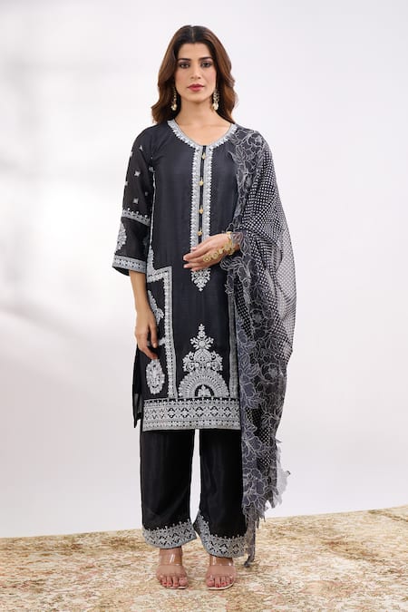 Alaya Advani Floral Embroidered Kurta Pant Set 