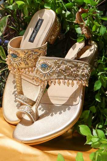 Shradha Hedau Footwear Couture Aparjita Embroidered Kolhapuri Heels with Toe Ring 