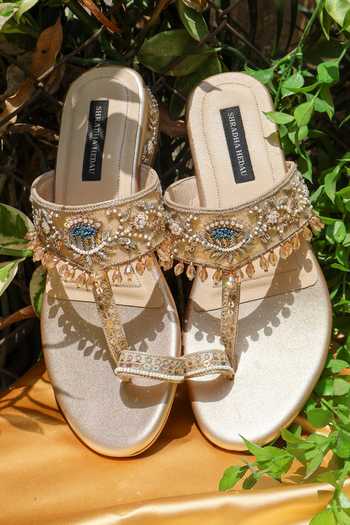 Shradha Hedau Footwear Couture Aparjita Embroidered Kolhapuri Heels with Toe Ring 