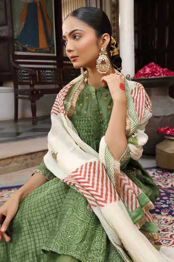 Amoree by Shikha Chaudhry_Green Silk, Silk, Embroidery, Sequins, Printed Kurta Set _Online_at_Aza_Fashions