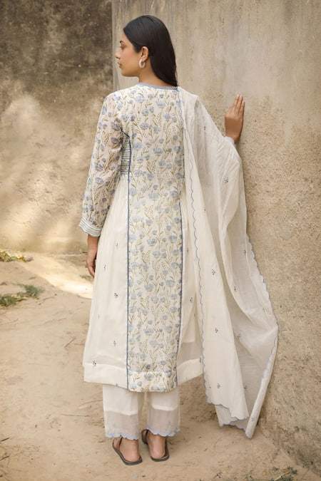 Shop Amoree by Shikha Chaudhry Off White Cotton, Silk Embroidery Round Neck Floral Pattern Kurta Set at Aza Fashions Shop_Amoree by Shikha Chaudhry_Off White Cotton, Silk Embroidery Round Neck Floral Pattern Kurta Set _at_Aza_Fashions