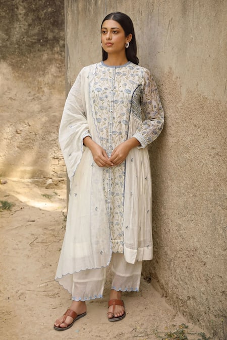 Amoree by Shikha Chaudhry Off White Cotton, Silk Embroidery Round Neck Floral Pattern Kurta Set 