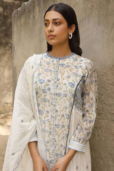 Amoree by Shikha Chaudhry Off White Cotton, Silk Embroidery Round Neck Floral Pattern Kurta Set Online at Aza Fashions Amoree by Shikha Chaudhry_Off White Cotton, Silk Embroidery Round Neck Floral Pattern Kurta Set _Online_at_Aza_Fashions